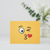 Face Throting a Kiss Briefkaart (Staand voorkant)