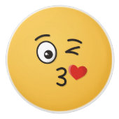 Face Throting a Kiss Keramische Knop (Voorkant)