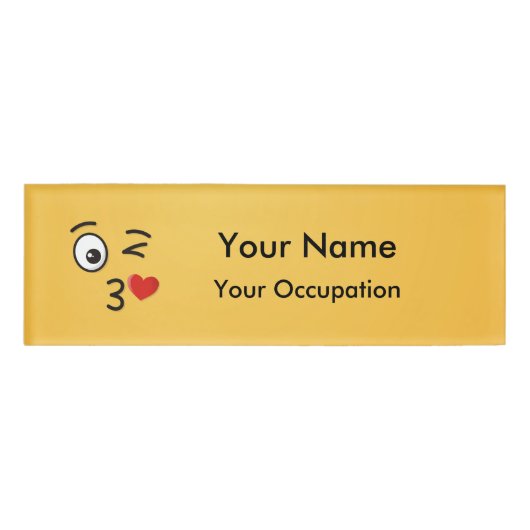 Face Throting a Kiss Naambadge (Voorkant)