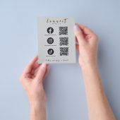 Facebook Instagram TikTok QR Code Lichtgrijs Flyer (Hand)
