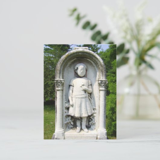 Faceloos onder de velden van het dode briefkaart (Staand voorkant)