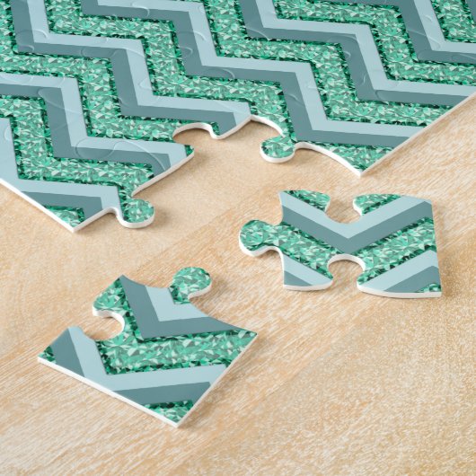 Facetvormig patroon van smaragdgroene chevron legpuzzel (Zijkant)
