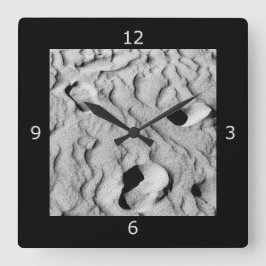 Fading Footprints and Memories Vierkante Klok