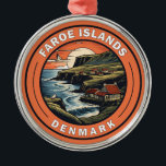 Faeröer Denemarken Reizen Art Badge Metalen Ornament<br><div class="desc">Faeröer in een vectorkunststijl. De Faeröer is een autonome archipel,  die deel uitmaakt van het Koninkrijk Denemarken. Het omvat 18 rotsachtige,  vulkanische eilanden.</div>