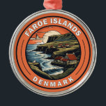 Faeröer Denemarken Reizen Art Badge Metalen Ornament<br><div class="desc">Faeröer in een vectorkunststijl. De Faeröer is een autonome archipel,  die deel uitmaakt van het Koninkrijk Denemarken. Het omvat 18 rotsachtige,  vulkanische eilanden.</div>