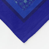 Faint Filigree over Cobalt Blue Fleece Blanket Deken (Hoek)