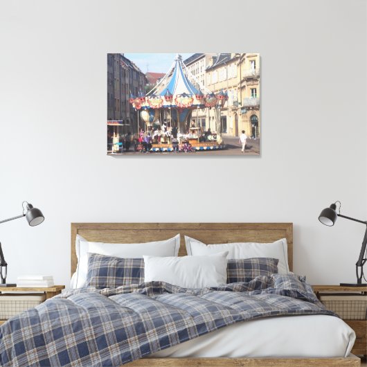 Fair Ground Roundabout in een oude Franse stad Canvas Afdruk (Insitu (Slaapkamer))