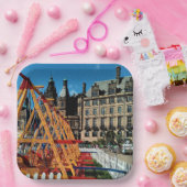 Fair, in het centrum van de stad papieren bordje (Feest)