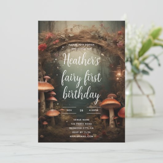 Fairy eerste betoverde paddenstoel bos verjaardag kaart (Staand voorkant)