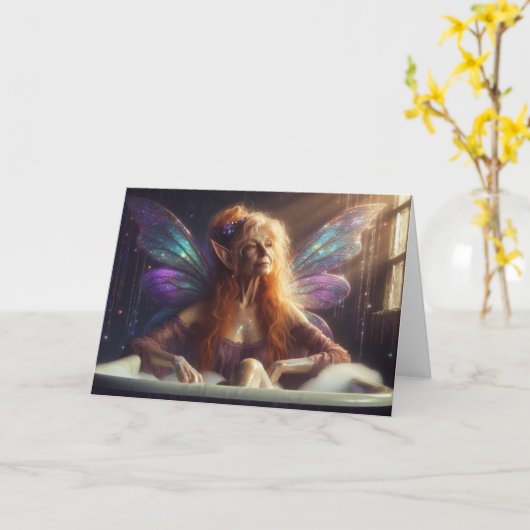 Fairy Elder Woman Takes a Bath in a Paarse Tub Kaart (Gele Bloem)