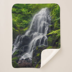 Fairy Falls   Colombia River Gorge Oregon. Sherpa Deken