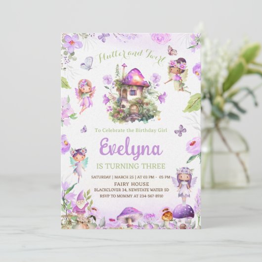 Fairy Flutter Twirly Paarse Verjaardagsuitnodiging Kaart (Staand voorkant)