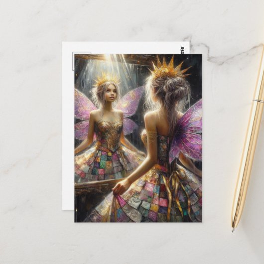 Fairy in een gewatteerde jurk ziet er in spiegel u briefkaart (Voorkant / Achterkant in situ)