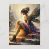 Fairy in een paarse jurk zittend op trappen in de  briefkaart (Voorkant)