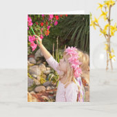 Fairy meisje schilderen een bloem kaart (Gele Bloem)