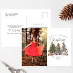 Fairy Merry Christmas Woodland Forest Foto Feestdagenkaart<br><div class="desc">Illustratie van een boomstronk feeënhuis versierd voor Kerstmis met twee bomen,  kerstverlichting en lantaarn. Tekst zegt,  "Wishing you a fairy merry Christmas" Personaliseer de naam,  het jaar en de foto.</div>
