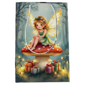 Fairy on a Mushroom in Enchanted Forest Christmas Medium Cadeauzakje (Voorkant)