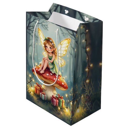 Fairy on a Mushroom in Enchanted Forest Christmas Medium Cadeauzakje (Achterkant Gekanteld)