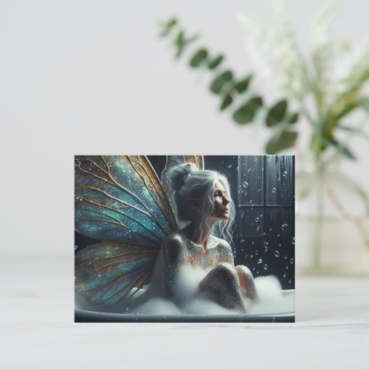 Fairy vrouw met grijs haar neemt een bad briefkaart (Staand voorkant)