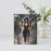 Fairy walking on a rainy night briefkaart (Staand voorkant)