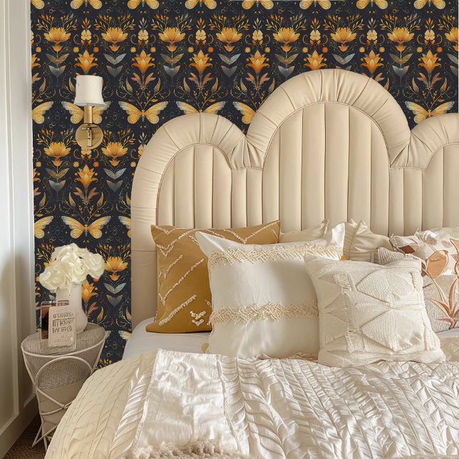Fairycore Gele Vlinders en Bloemen Behang (Fairycore Yellow Butterflies and Flowers Wallpaper behind a cream colored headboard.)