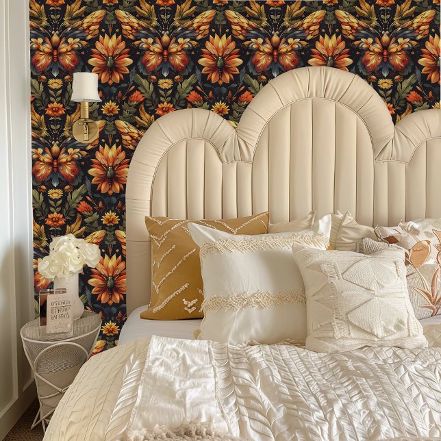 Fairycore grillige Oranje vlinderbloemen Behang (Fairycore Whimsical Orange Butterfly Flowers Wallpaper behind a cream colored headboard.)
