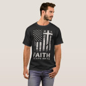 Faith Beats Fear American Flag Christian Cross T-shirt (Voorkant volledig)
