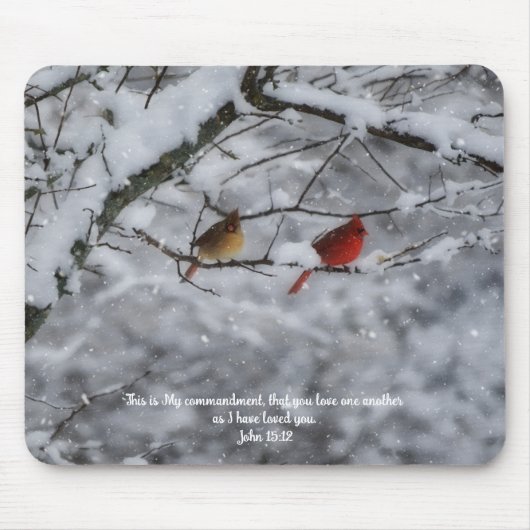 Faith Cardinal Couple in Snow Bible Verse Muismat (Voorkant)