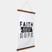 Faith Fuels Hope Quote – Uplifting Christian Art Hangend Wandkleed (Gebogen)