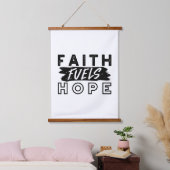Faith Fuels Hope Quote – Uplifting Christian Art Hangend Wandkleed (Slaapkamer)