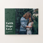 Faith Hope Love. Godsfoto met groen kerstfeest Legpuzzel<br><div class="desc">Groene minimalistische religieuze kerstfoto puzzel "Faith Hope Love" voor de winter vakantie cadeau.</div>