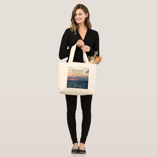FAITH IN JEREMIAH 29:11 SUNRISE VERSE GROTE TOTE BAG (Voorkant (model))