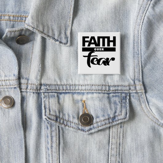 Faith Over Fea Vierkante Button 5,1 Cm (In situ)