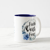 Faith Over Fear Blue Floral Tweekleurige Koffiemok (Voorkant rechts)