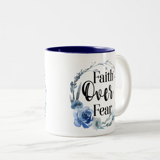 Faith Over Fear Blue Floral Tweekleurige Koffiemok (Voorkant rechts)