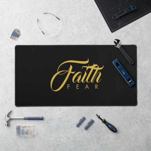 Faith Over Fear Gold en Black Bureaumat (Werkstation)
