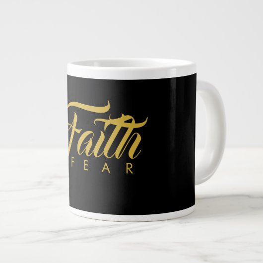 Faith Over Fear Gold en Black Grote Koffiekop (Voorkant rechts)