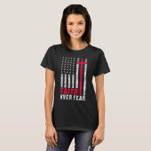 Faith Over Fear Typografie Amerikaanse vlag T-shirt (Voorkant volledig)