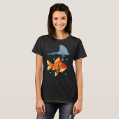 Fake haaienvin Grappige goudvis vis zeedieren T-shirt (Voorkant volledig)