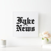 Fake News Vierkante Klok (Huis)