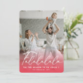 Falalala Fun Script Roze kerstfoto Modern Feestdagenkaart (Staand voorkant)