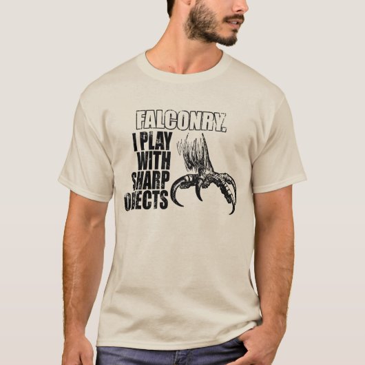 falconry ik speel met scherpe voorwerpen t-shirt (Voorkant)