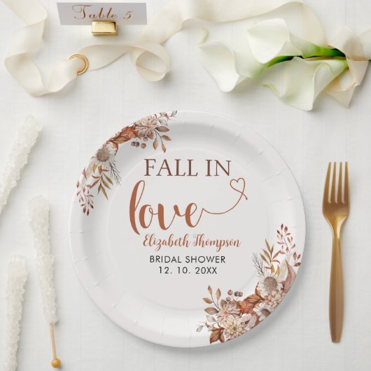 Fall in Love Cute Fall Bridal Shower  Papieren Bordje (Huwelijk)