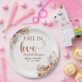 Fall in Love Cute Fall Bridal Shower  Papieren Bordje (Feest)