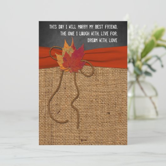 Fall Leaves FAUX Burlap, Chalkboard Wedding Invite Kaart (Staand voorkant)