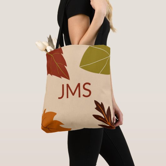 Fall Leaves Groen Bruin en Sinaasappel Monogram Tote Bag (Dichtbij)