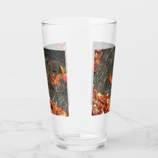 Fall Leaves in Waterfall I Autumn Photography Glas (Rechts)