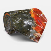 Fall Leaves in Waterfall I Autumn Photography Stropdas (Opgerold)