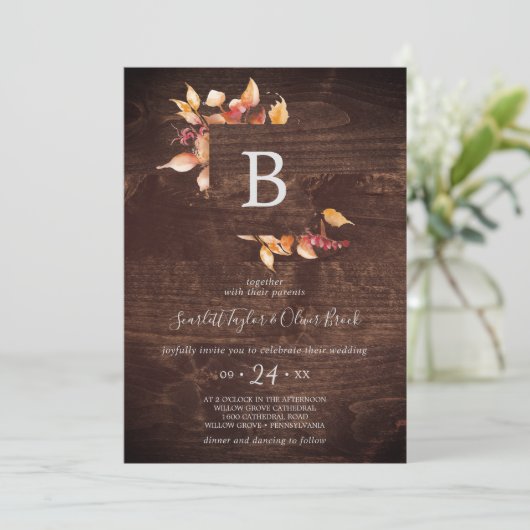 Fall Leaves | Rustic bruin hout Monogram bruiloft Kaart (Staand voorkant)
