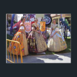 Fallas Dames. Briefkaart<br><div class="desc">Tijdens de Spaanse Fiesta van de "Fallas". de jonge dames kleden zich op in hun mooie kostuums . Elk van hen kost meer dan 800 euro.</div>